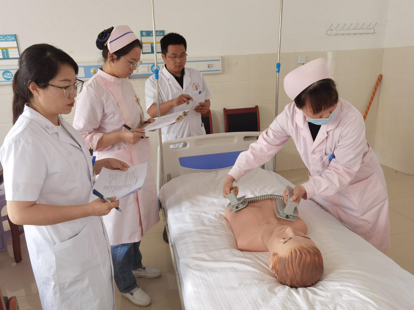 新疆十二团医院：以练促学强素 岗位练兵提技能