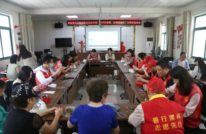 河南省漯河市政协机关开展“巧手织香囊浓情迎端午”文明实践活动