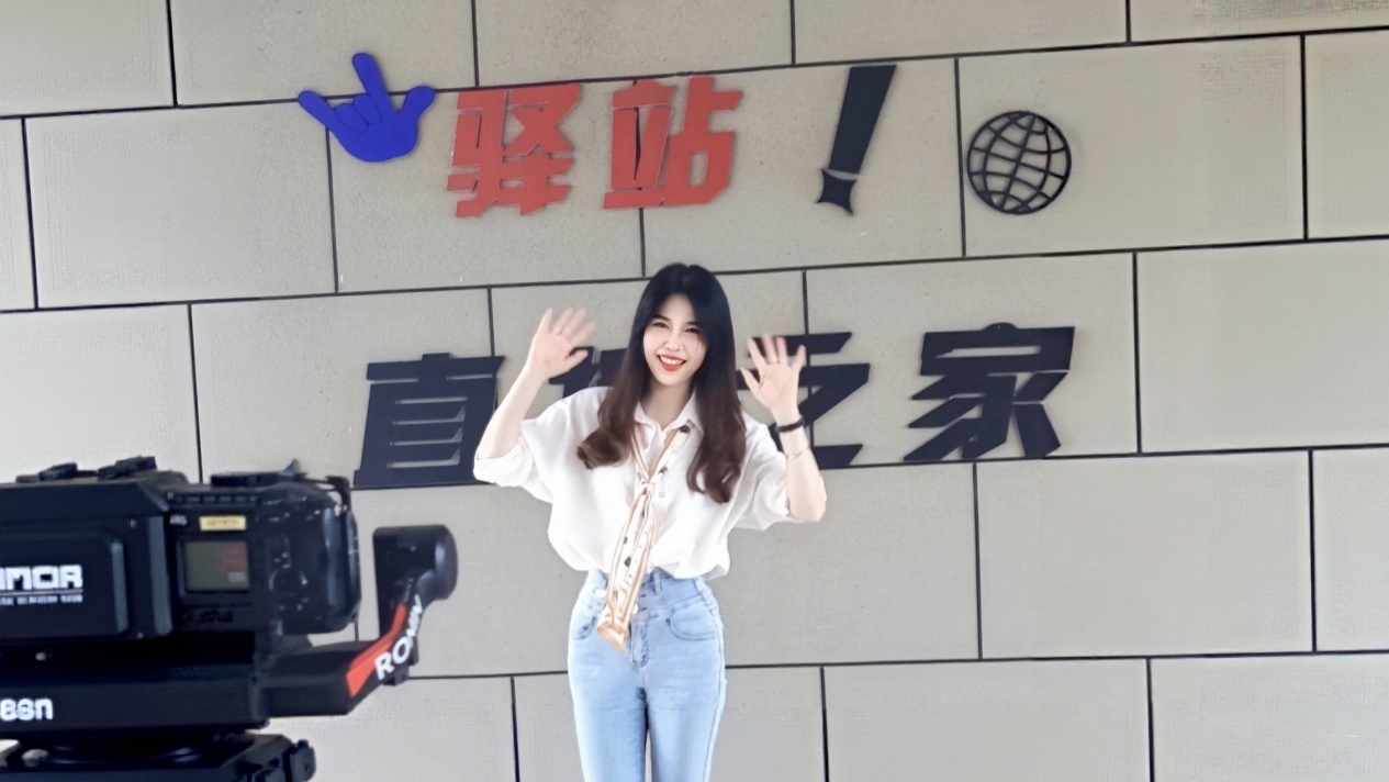 从镜头记录到田间带货 杨美玲：直播赋能乡村振兴的“跨界答卷”